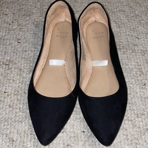 Pointed Black Flats